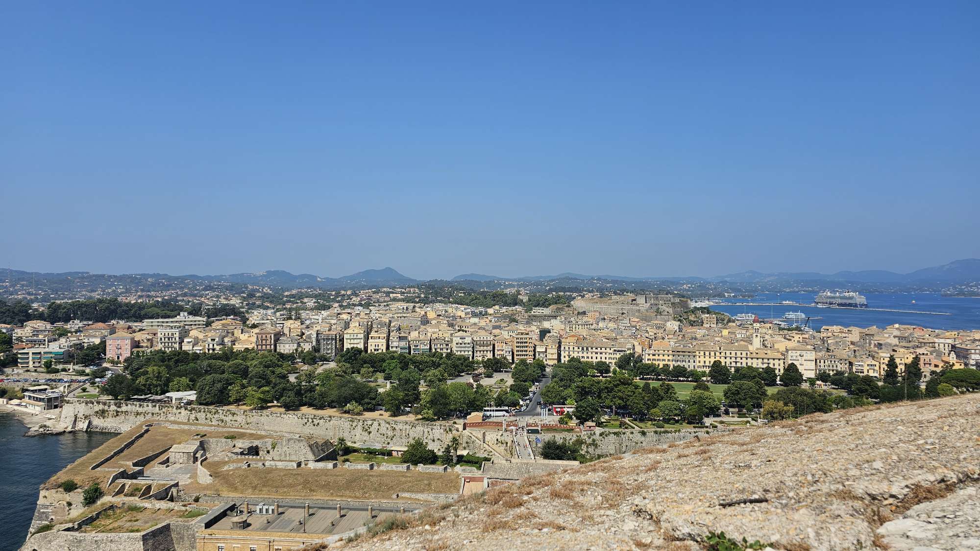 Mehr über den Artikel erfahren Korfu Stadt und 2. Seetag